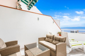 Cozy ocean view apartment